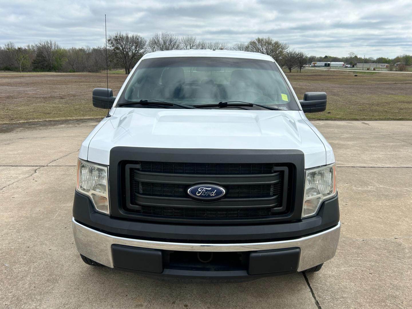 2014 White /Gray Ford F-150 (1FTEX1CMXEK) with an 3.7L V6 DOHC 24V engine, 6-Speed Automatic transmission, located at 17760 Hwy 62, Morris, OK, 74445, (918) 733-4887, 35.609104, -95.877060 - 2014 FORD F-150 XL SUPERCAB 6.5-ft. BED 2WD 3.7L V6 FEATURES KEYLESS REMOTE ENTRY, POWER LOCKS, POWER WINDOWS, AM/FM STEREO, SIRIUS XM STEREO, CD PLAYER, AUXILLARY PORT, HANDS-FREE BLUETOOTH CALLING, CRUISE CONTROL, TRACTION CONTROL, MULTI-FUNCTIONING STEERING WHEEL CONTROLS. HAS 175,444 MILES WITH - Photo#1